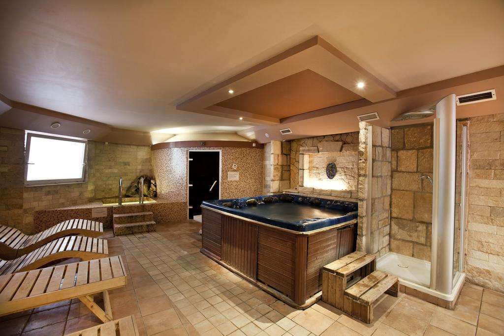 Hotel Makar Sport & Wellness Pécs Facilidades foto